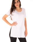 T shirt con spacchi laterali