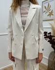 Giacca burro in tencel con patch logo - SoAllure