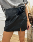Gonna mini ecopelle nera con rosellina - Glamorous