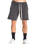 Pantaloncini grigi con strappi e cordoncino