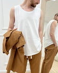Canotta bianca oversize con logo in tono gommato