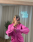 Vestito mini rosa arricciato con fusciacca