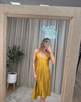 Vestito a fazzoletto con schiena scoperta