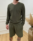 Maglia verde militare scollo a v con rotture