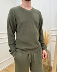 Maglia verde militare scollo a v con rotture