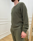 Maglia verde militare scollo a v con rotture