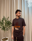 T shirt marrone con logo floccato sfumato