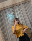 Camicia crop senape a manica corta