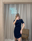 Vestito blu con finiture in pizzo