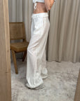 Pantaloni a palazzo bianchi con cintura