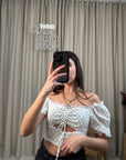 Crop top bianco con cuoricini