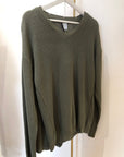 Maglia verde militare scollo a v con rotture