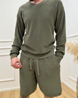 Maglia verde militare scollo a v con rotture