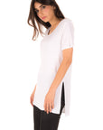 T shirt con spacchi laterali