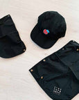 Cappello nero con paraorecchie anti vento