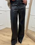 Pantaloni in ecopelle neri con elastico - HaveOne