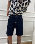 Bermuda denim blu scuro con cuciture bianche