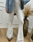 Pantaloni in pizzo bianchi a zampa