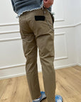 Pantaloni Oliver slim fit con catena