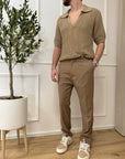 Pantaloni beige dritti con elastico in vita