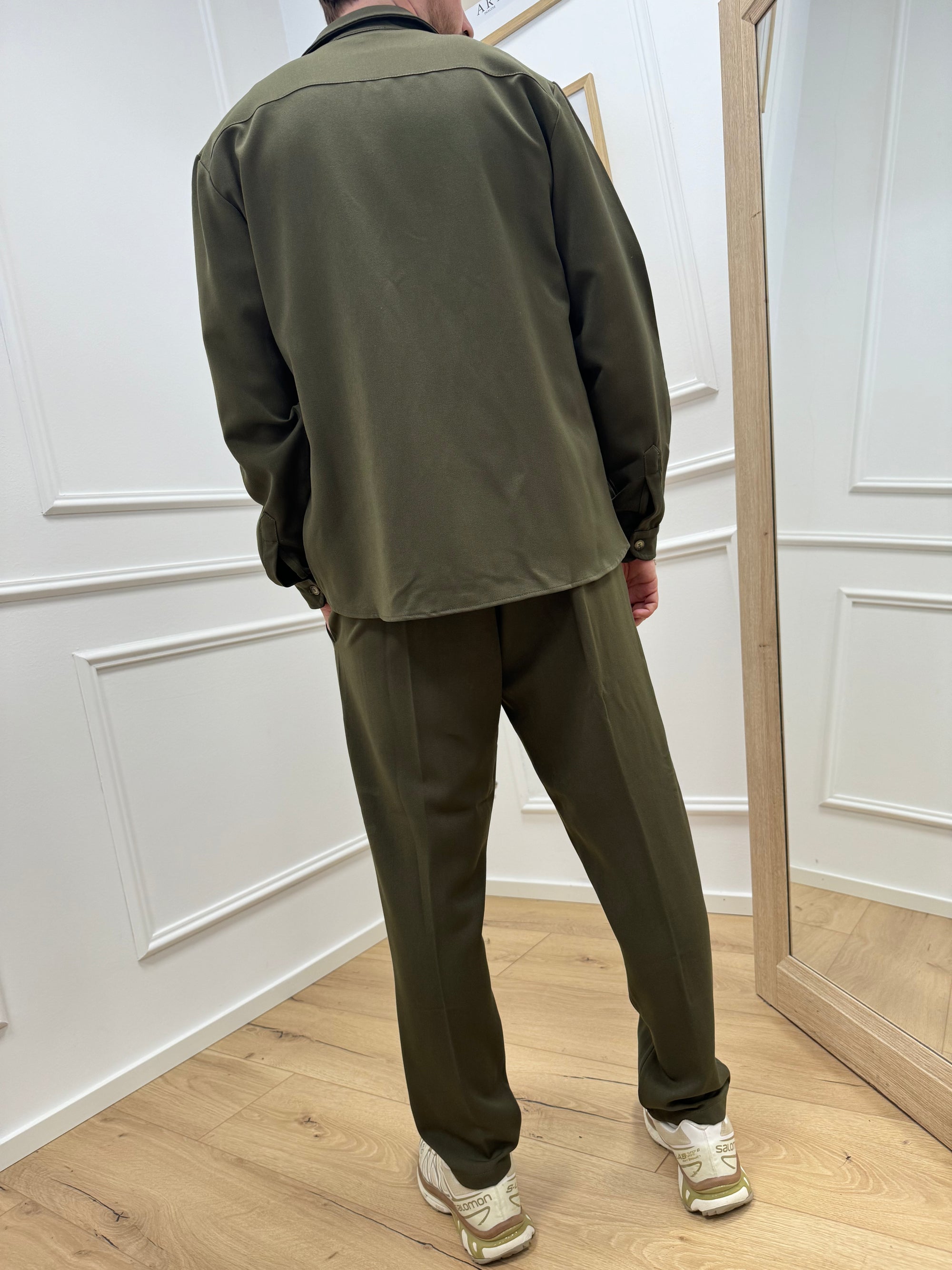 Completo camicia e pantalone militare