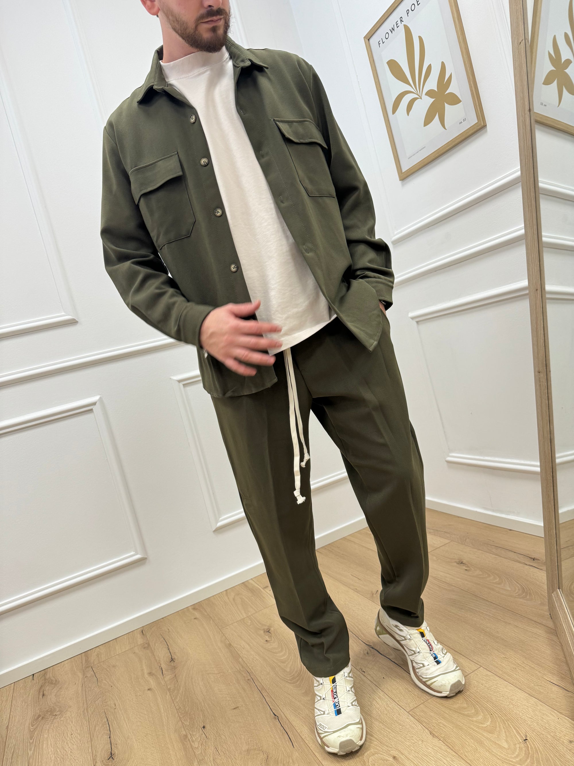 Completo camicia e pantalone militare