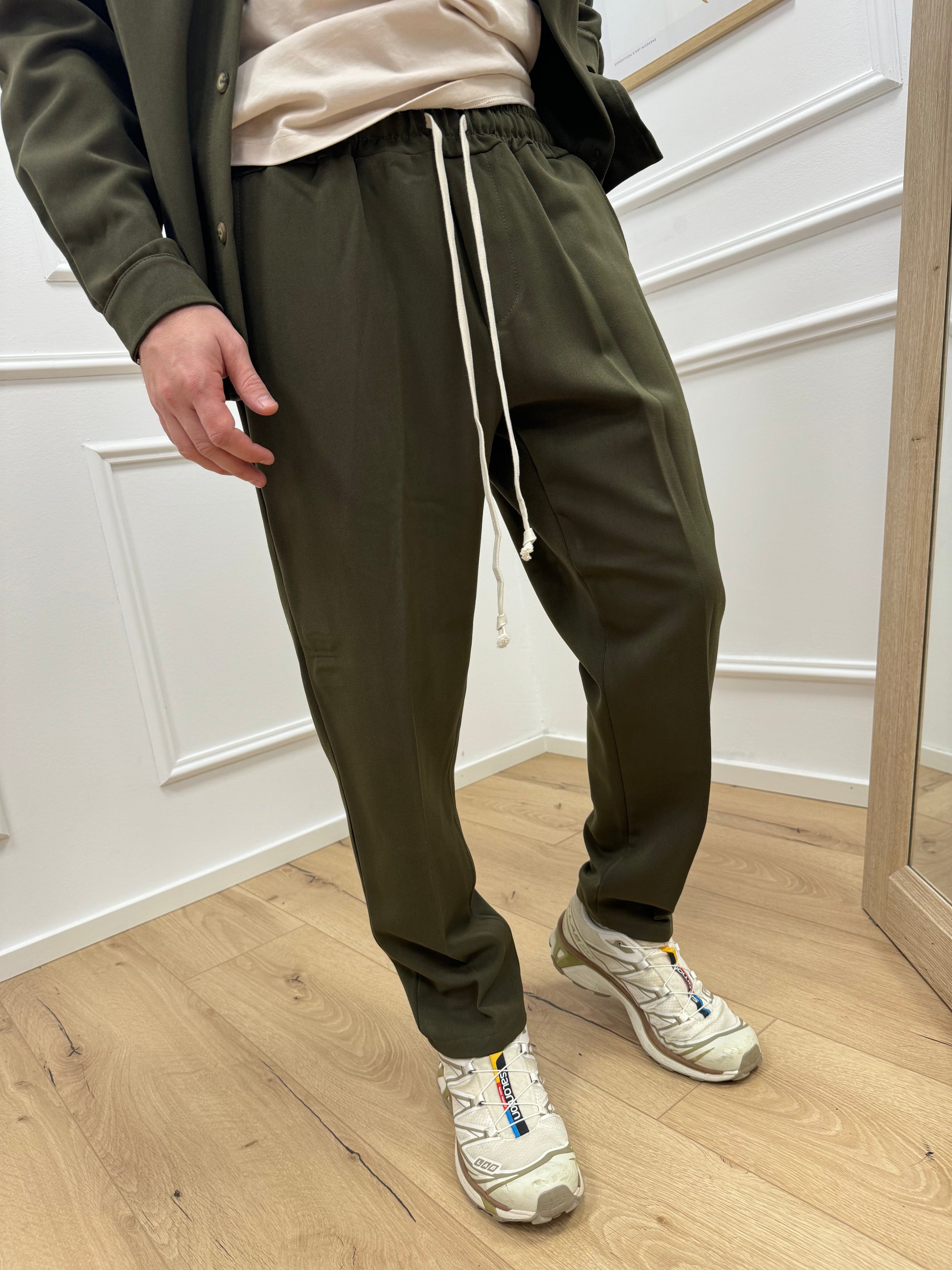 Completo camicia e pantalone militare