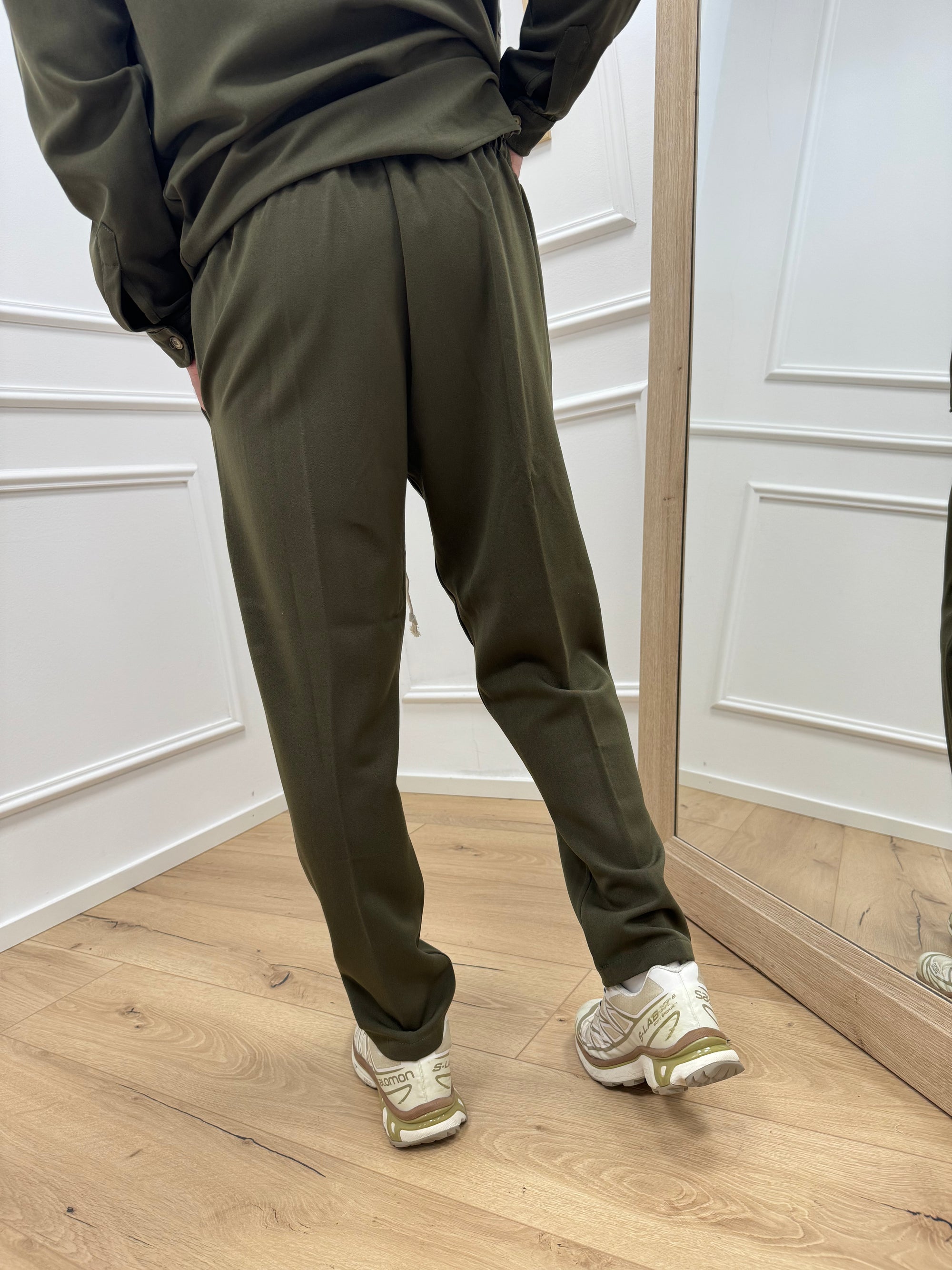 Completo camicia e pantalone militare