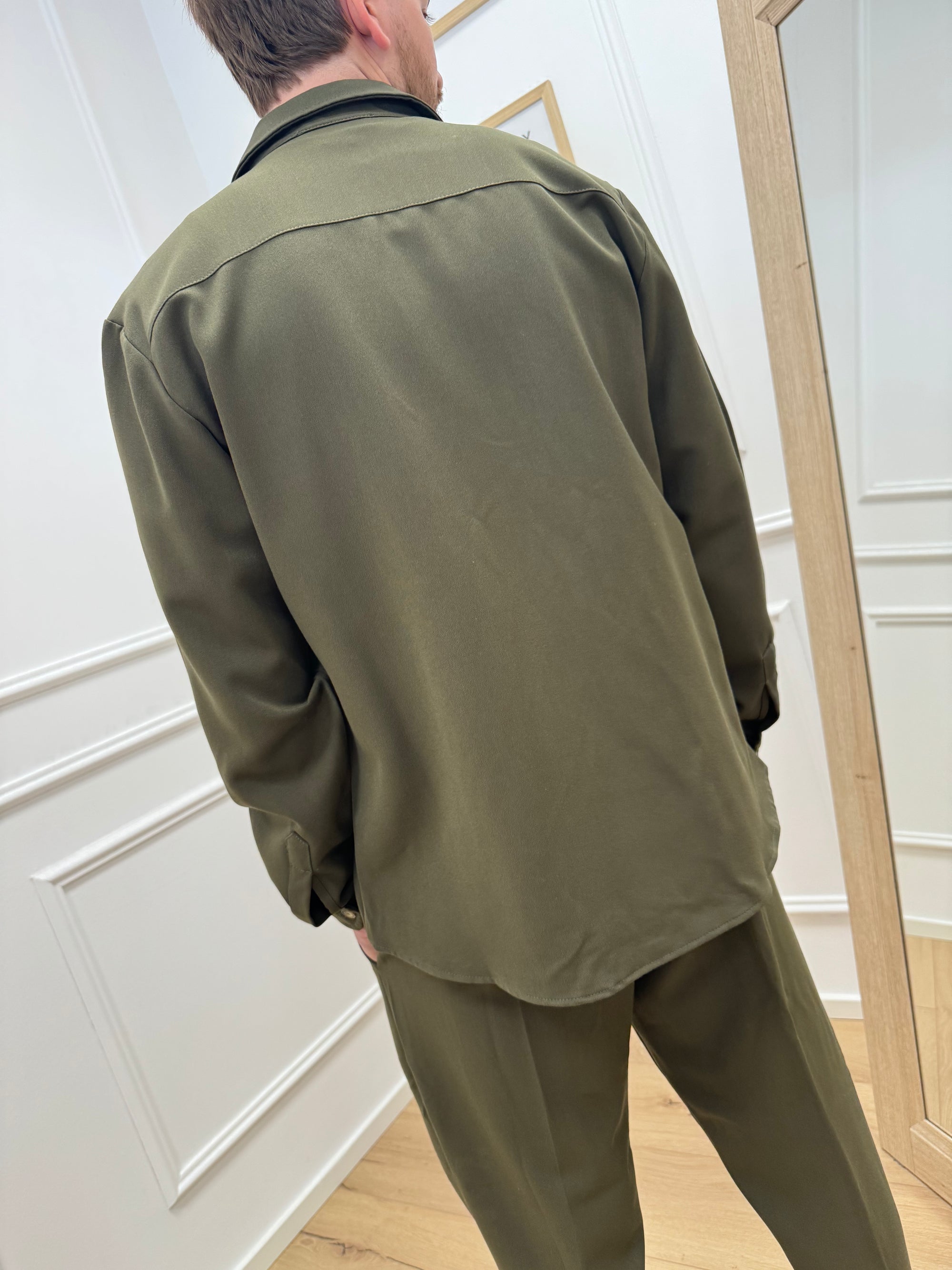 Completo camicia e pantalone militare