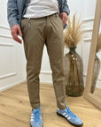 Pantaloni Oliver slim fit con catena