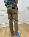 Pantaloni Oliver slim fit con catena