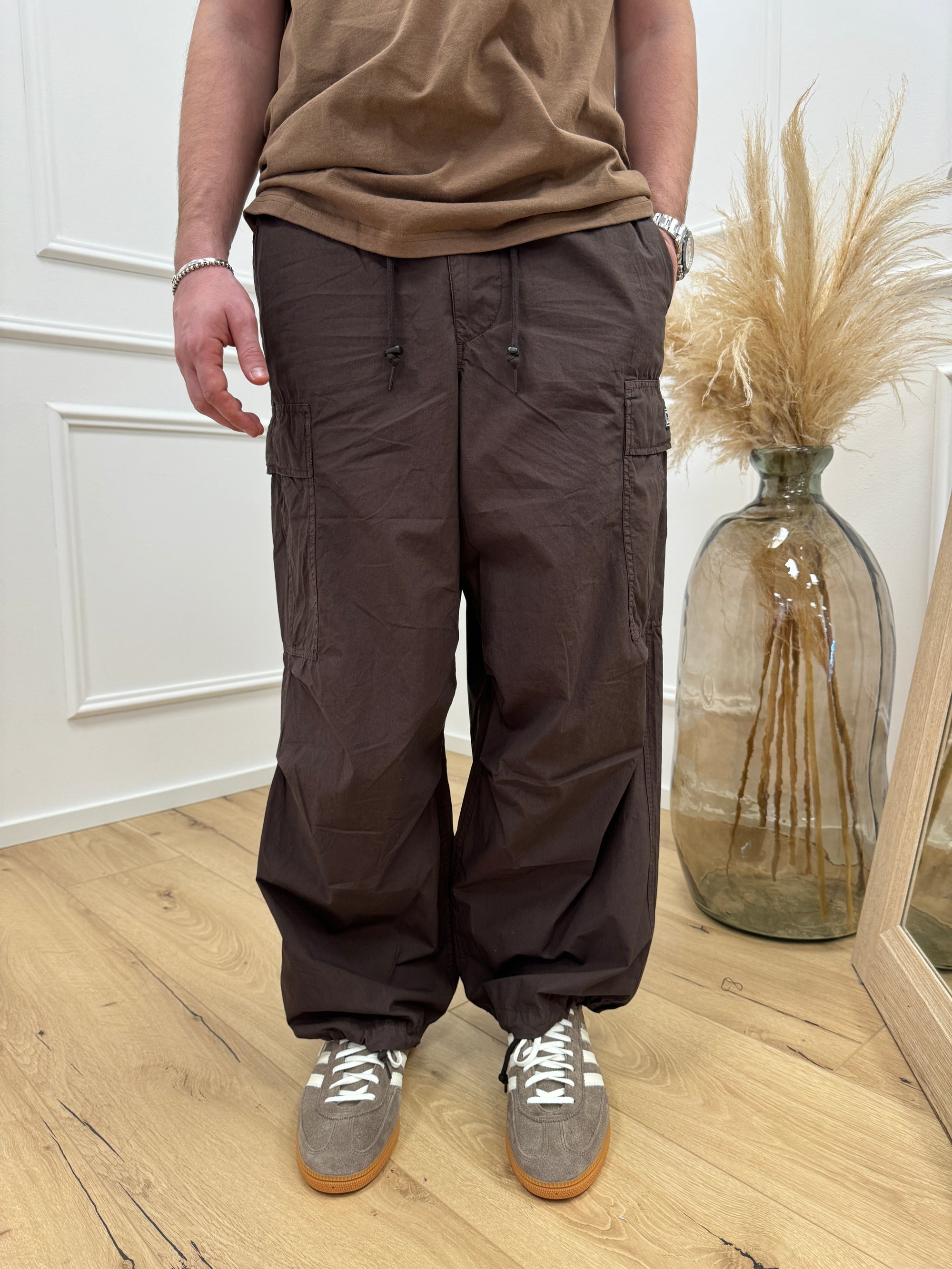 Pantaloni moro parachute cargo