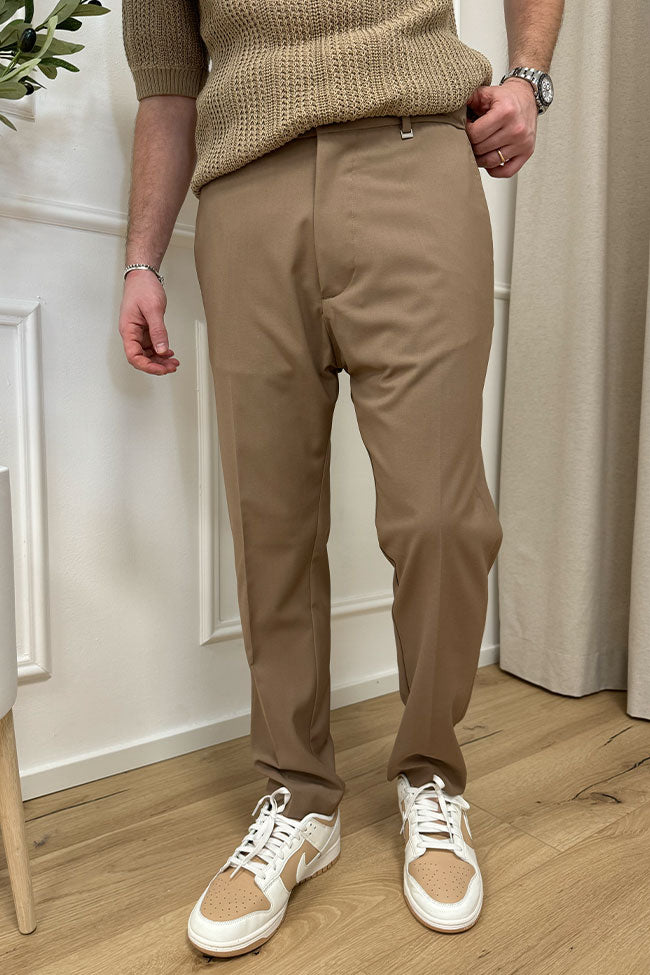 Pantaloni beige dritti con elastico in vita