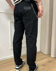 Pantaloni Oliver slim fit con catena