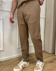 Pantaloni beige dritti con elastico in vita