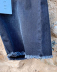 Bermuda in denim nero con logo sul retro